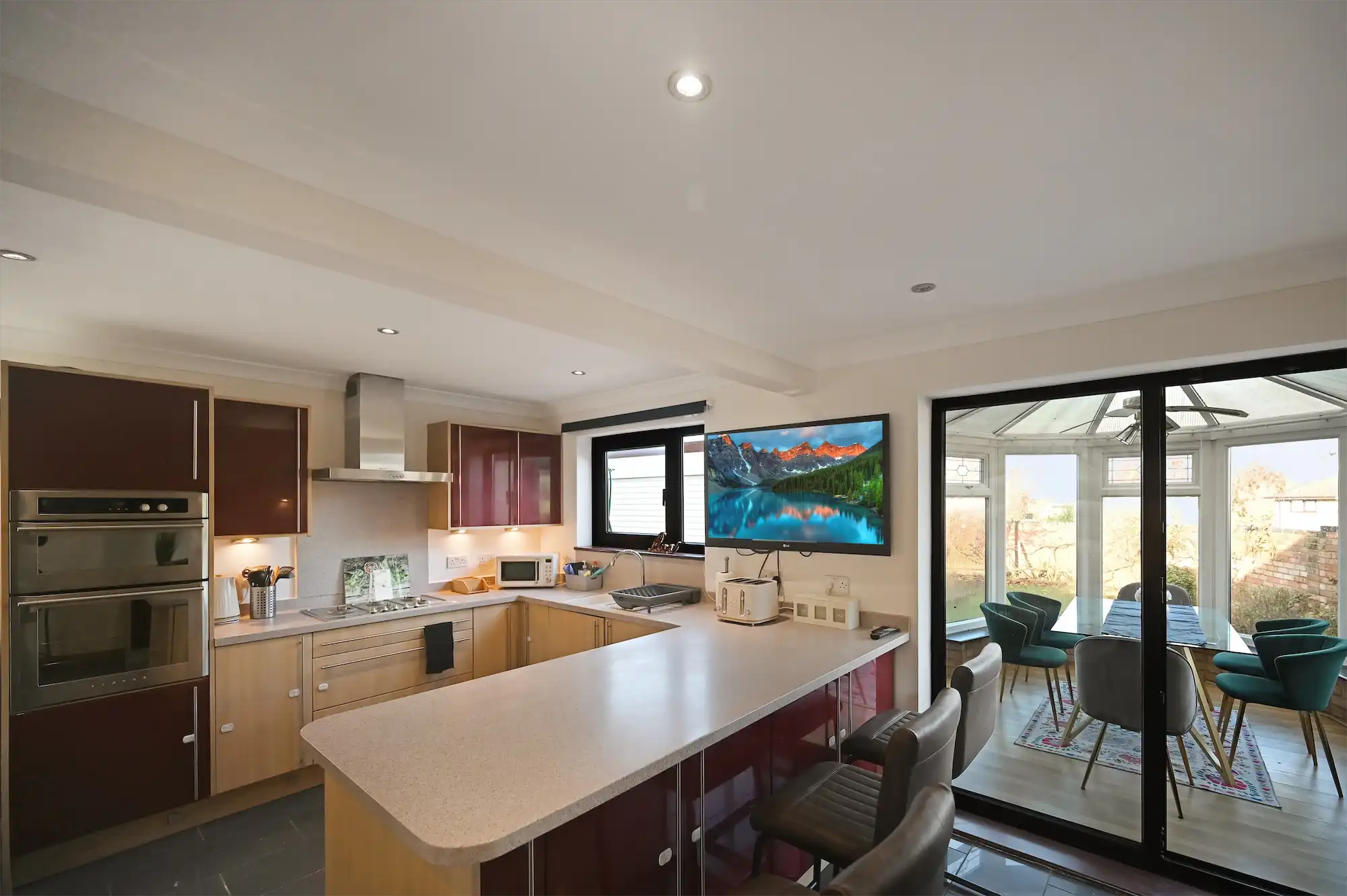 Furzton House | Four Bed | Spacious House gallery