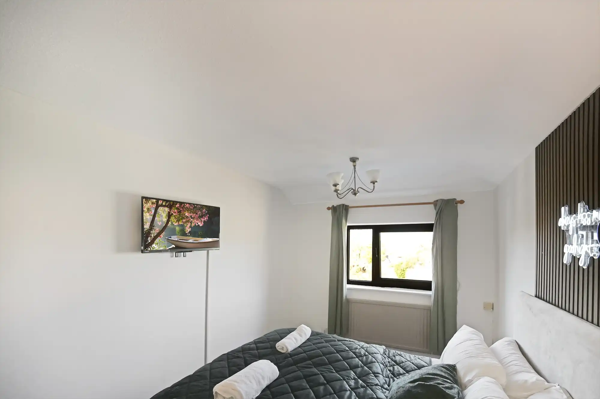 Furzton House | Four Bed | Spacious House gallery